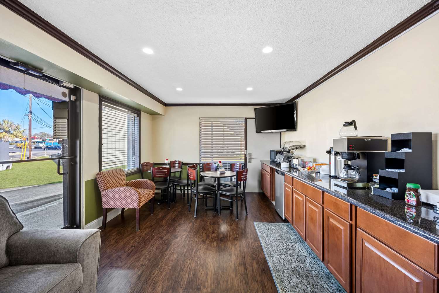 Americas Best Value Inn Ft Jackson 19/32