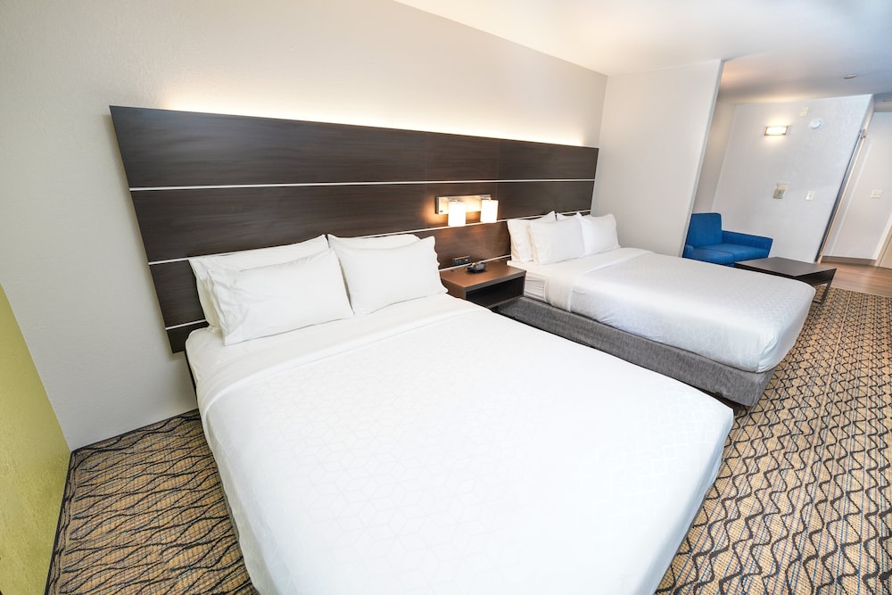 Holiday Inn Express Hotel And Suites Springfield Medical District 8/34