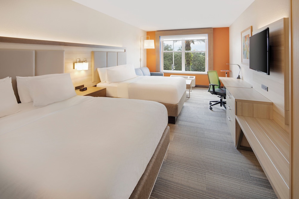Standard, 2 Queen Beds, Extra Floor Space