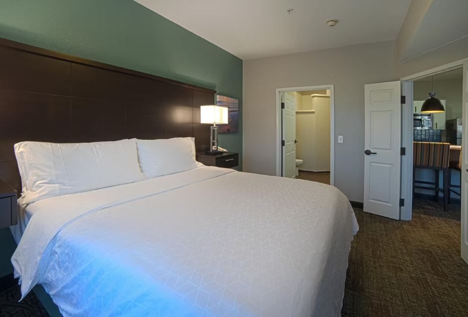 Studio, King Bed