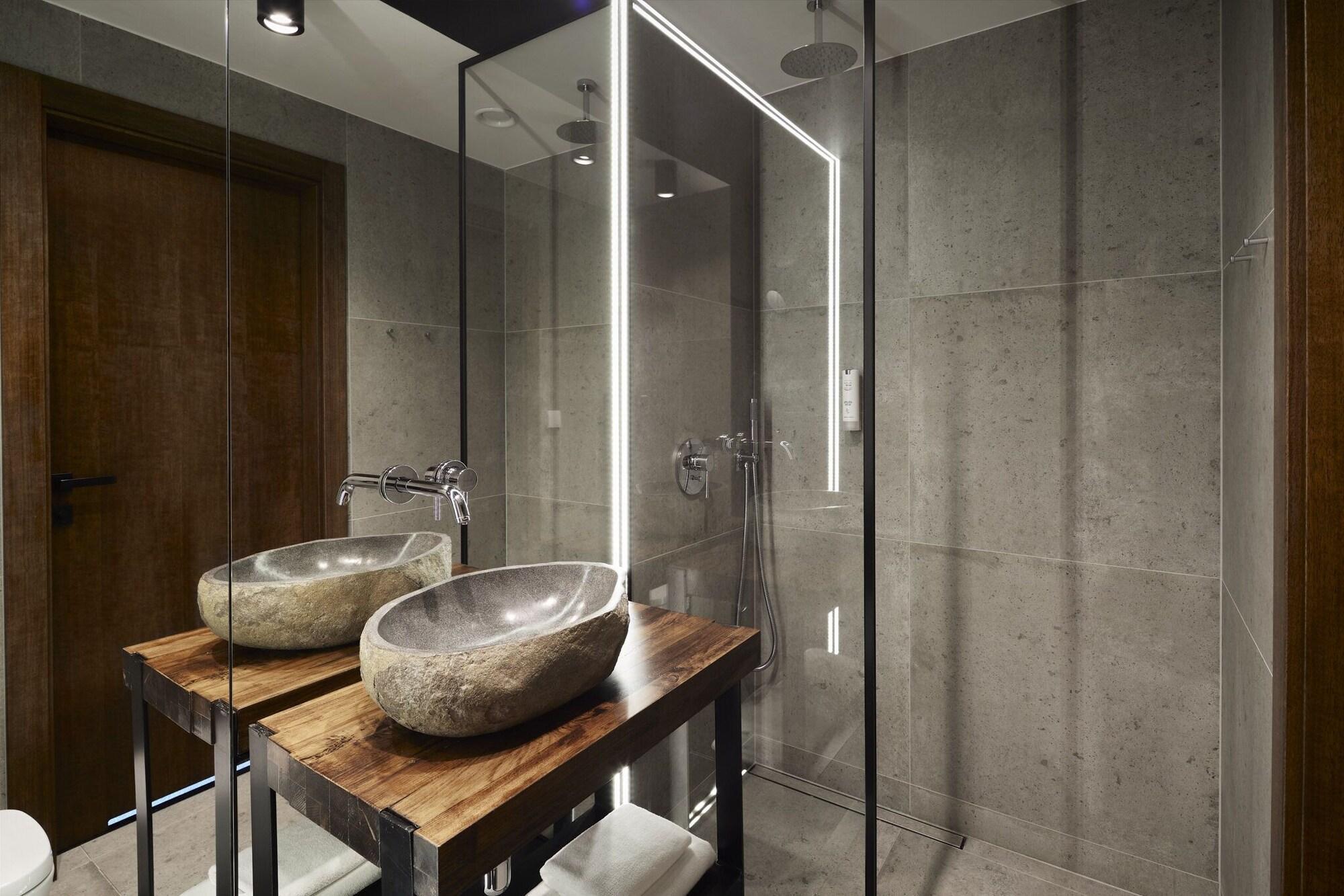 غرفة قياسية بسرير مزدوج، New Port Hotel 4/4