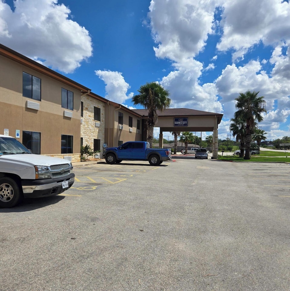 Karnes City Lodge 27/40