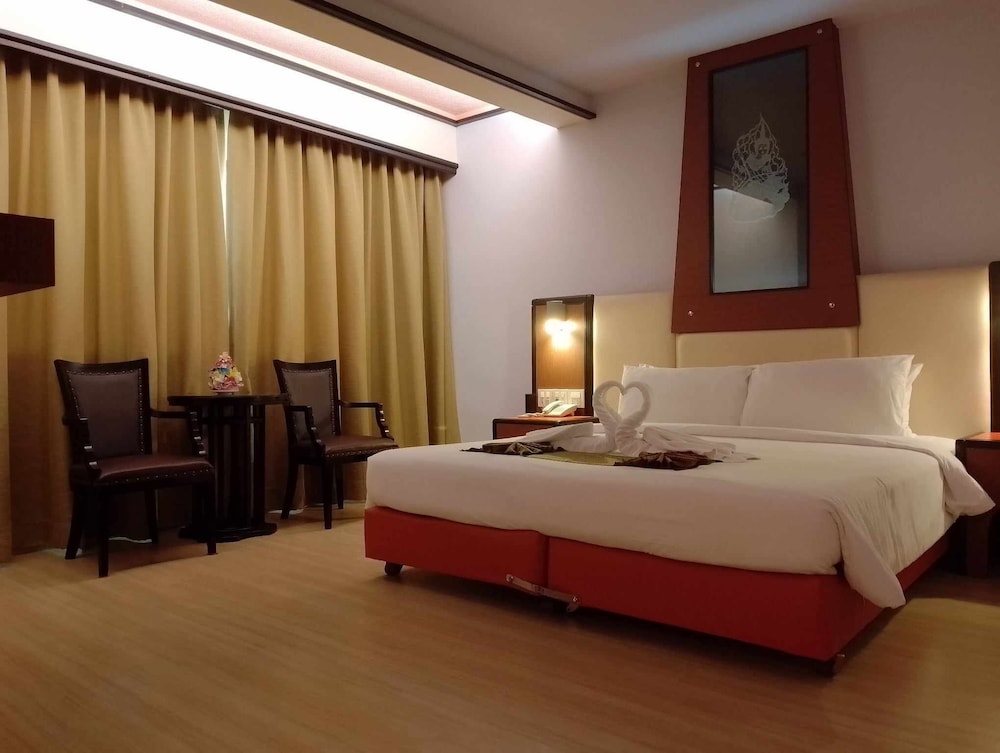 BP GRAND TOWER HOTEL 27/59