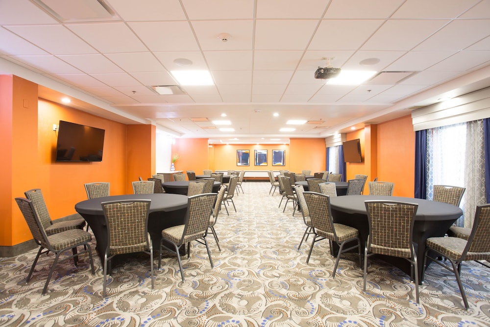 Holiday Inn Express & Suites NASHVILLE SOUTHEAST - ANTIOCH 56/70