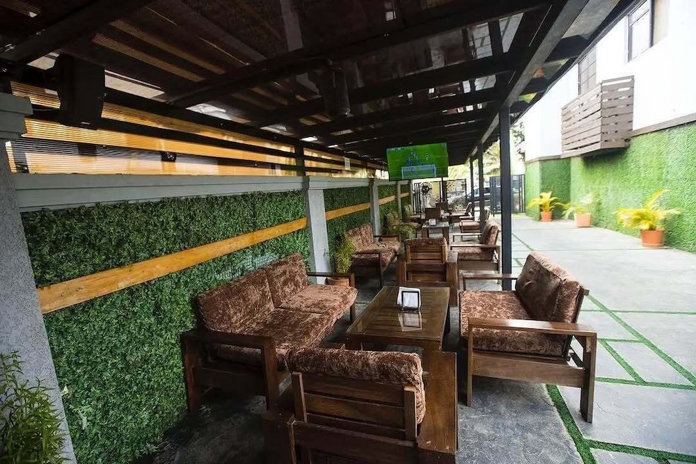 Iris Hotel 34/50