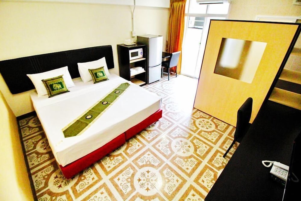 Ac Habitat Bangkok 8/58