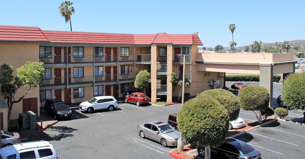 Rancho San Diego Inn and Suites (Ex SureStay Plus Hotel by Best Western El Cajon) 33/39