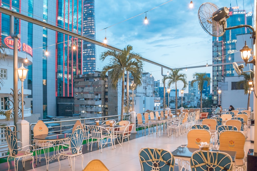 Huong Sen Hotel 67/71