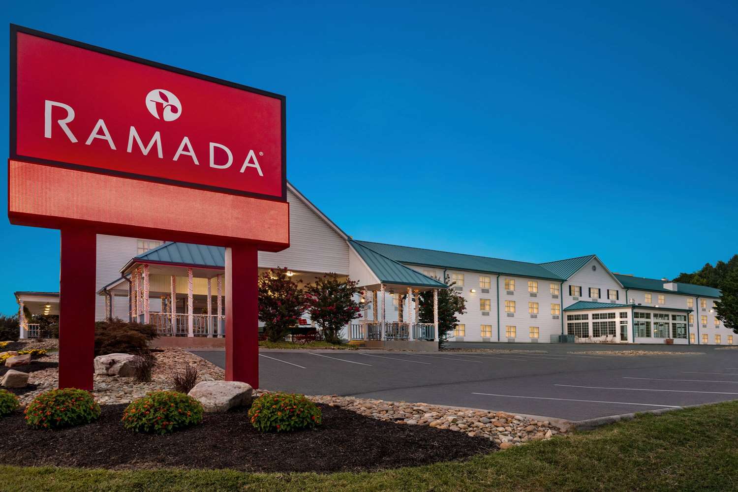 Ramada By Wyndham Pigeon Forge North 8/57