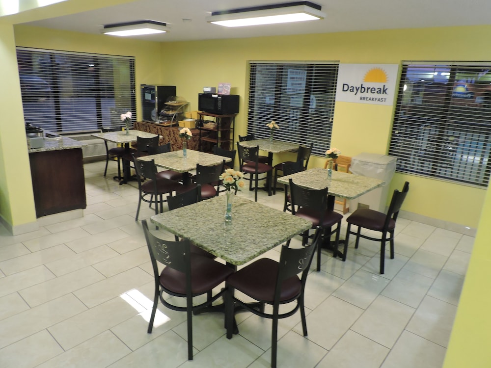 Days Inn By Wyndham Conover-Hickory 26/33
