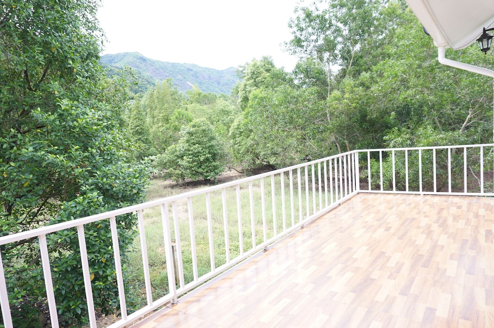 The White Village Ranong Resort 19/22
