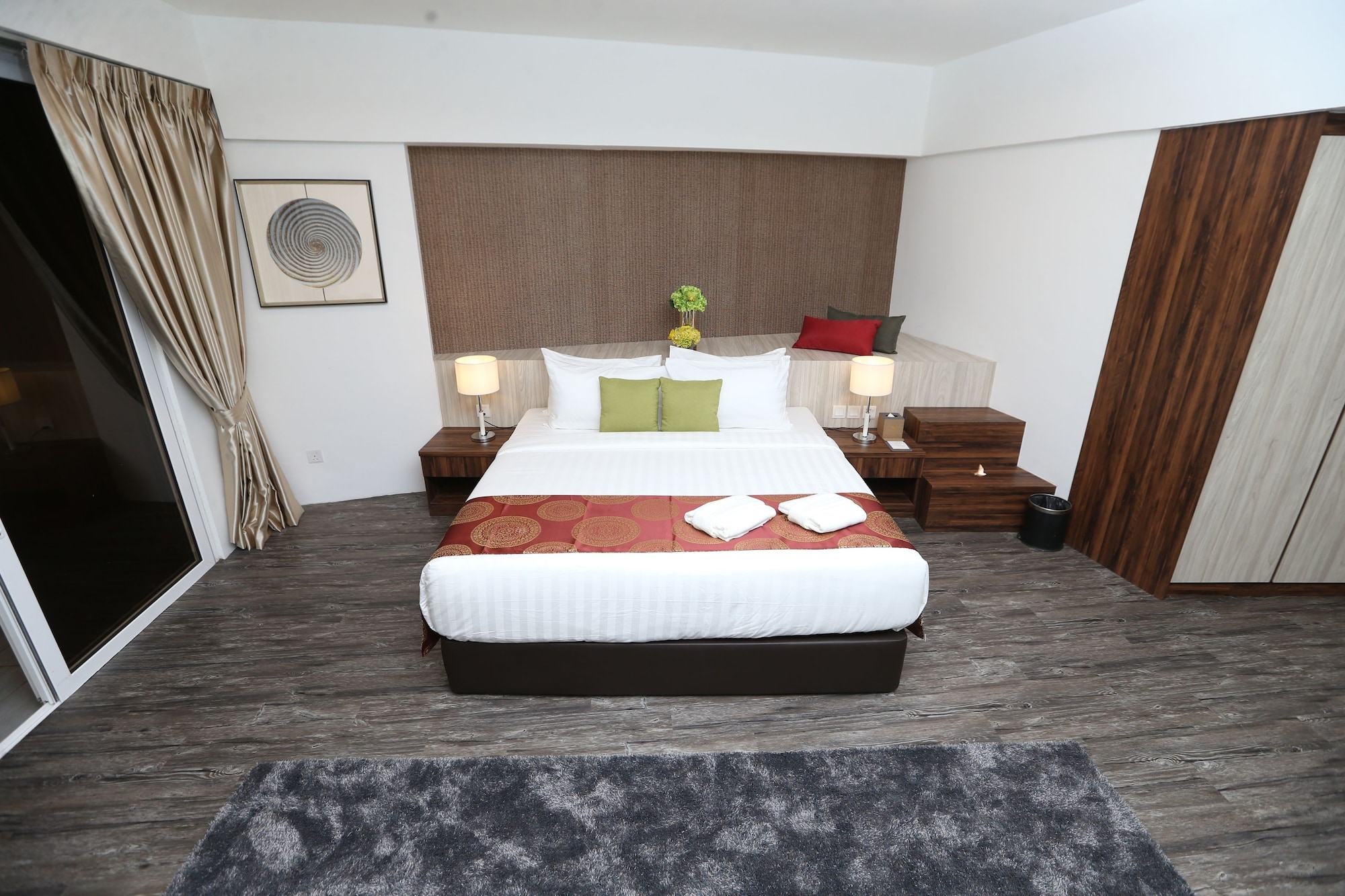GRAND, DELUXE, KING BED