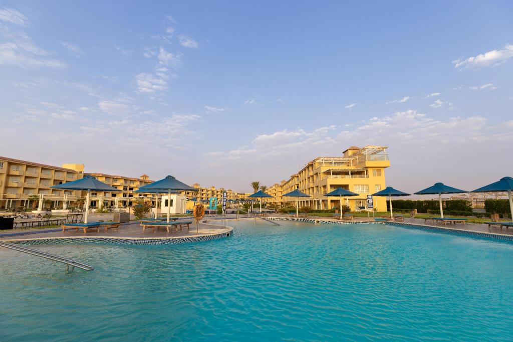 Amwaj Blue Beach Resort &amp; Spa 53/57