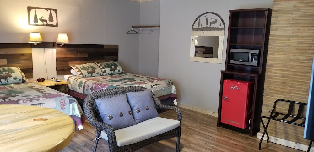 Carriage House Inn 7/36