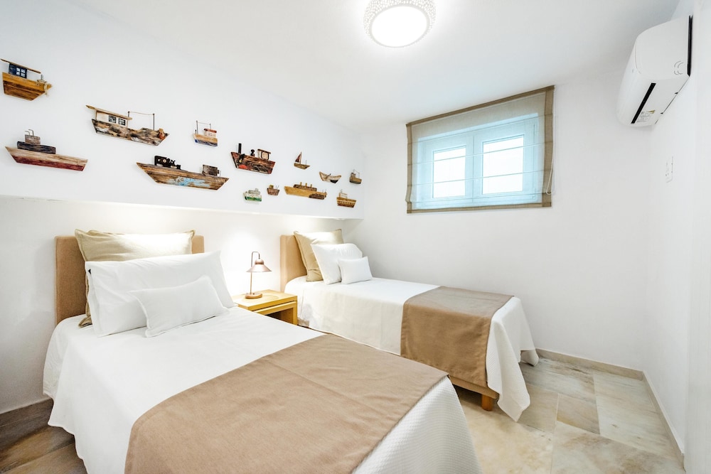 2 BEDROOMS, SUITE, PRIVATE POOL