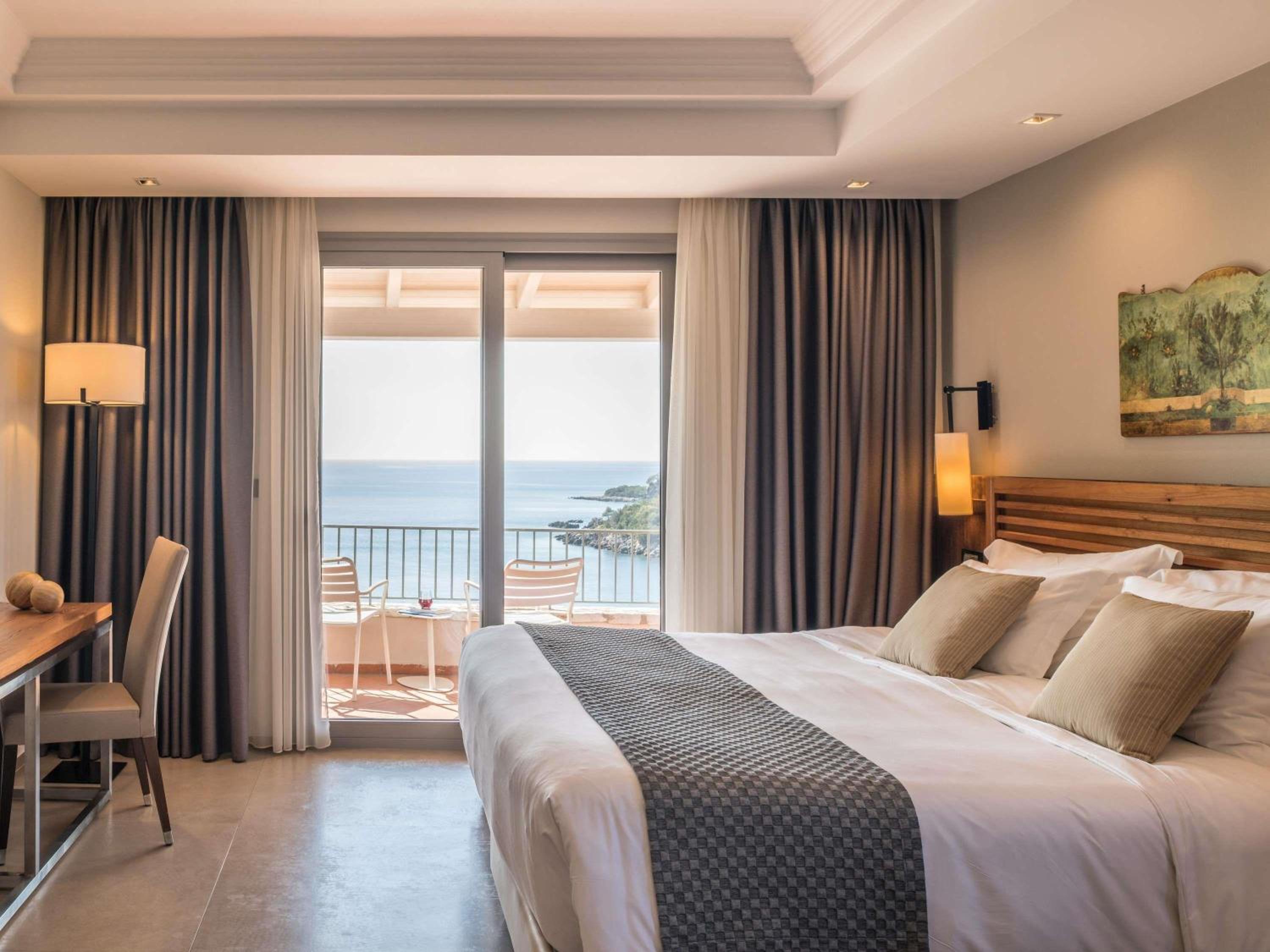 Deluxe, Suite, King Bed, Sea View, 2 Sofa