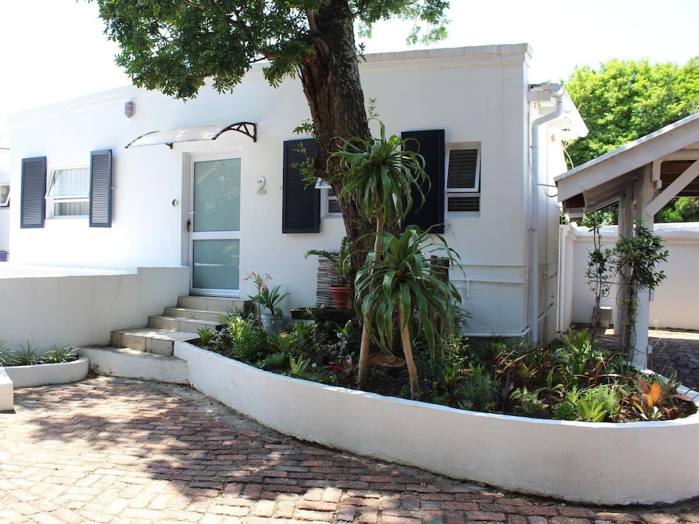 Blue's Guest House 28/33