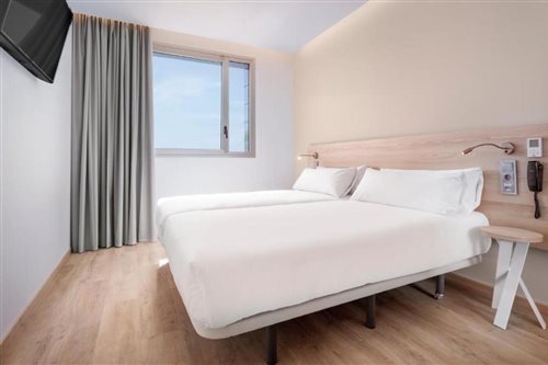 Room, Single, Twin Beds