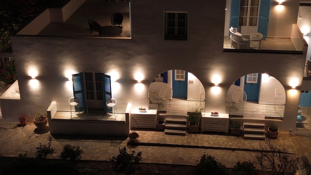 Eleana Studios 43/49