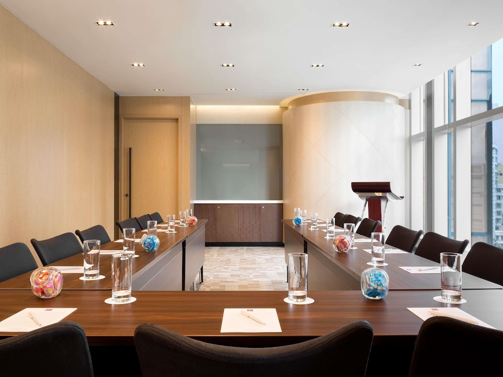 Ibis Hong Kong Central & Sheung Wan Hotel 50/65