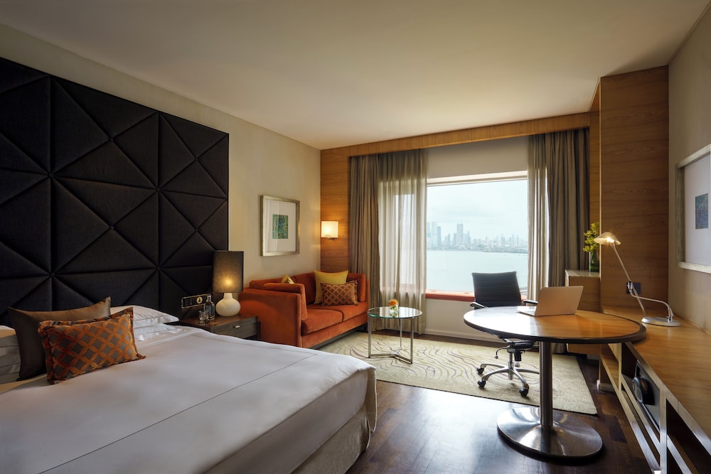 TAJ CLUB, CLUB, KING BED