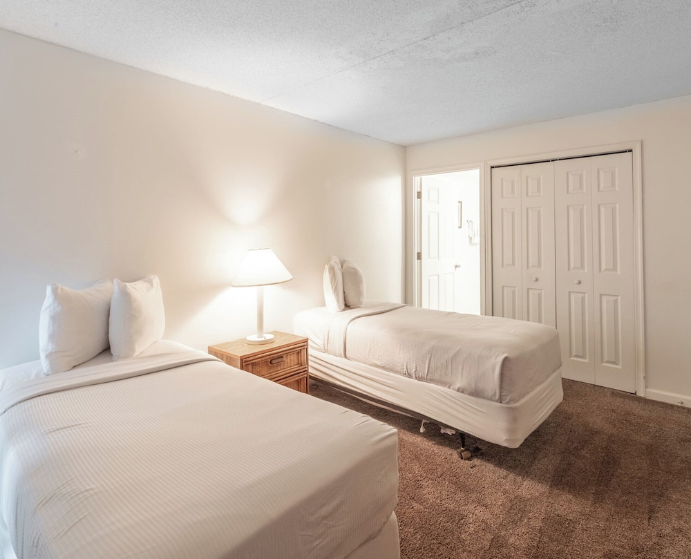2 BEDROOMS, CONDO, STANDARD, BAY VIEW