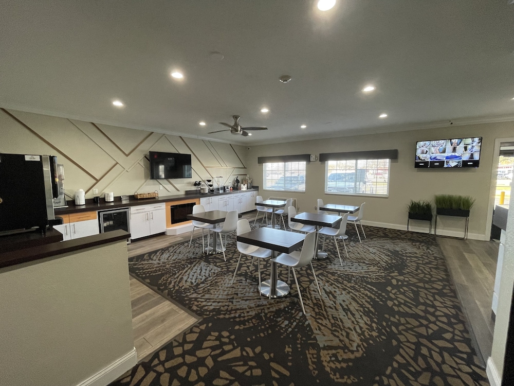 Countryside Inn Suites Fremont 40/45