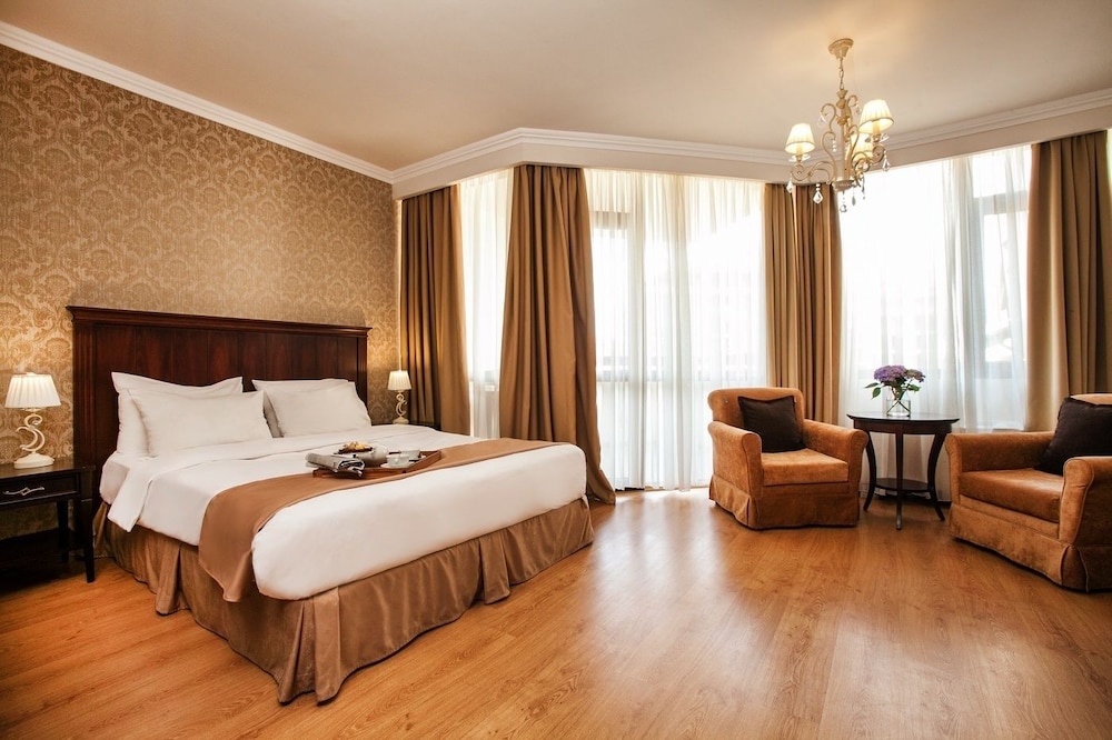 Premier Luxury Mountain Resort 12/48