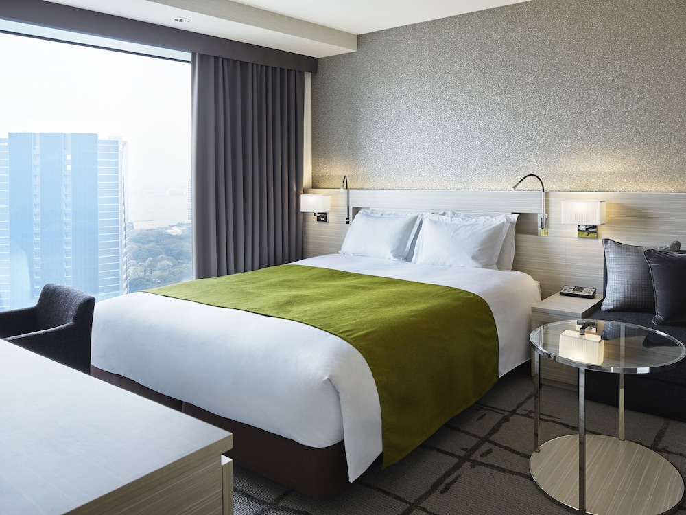 DELUXE, KING BED