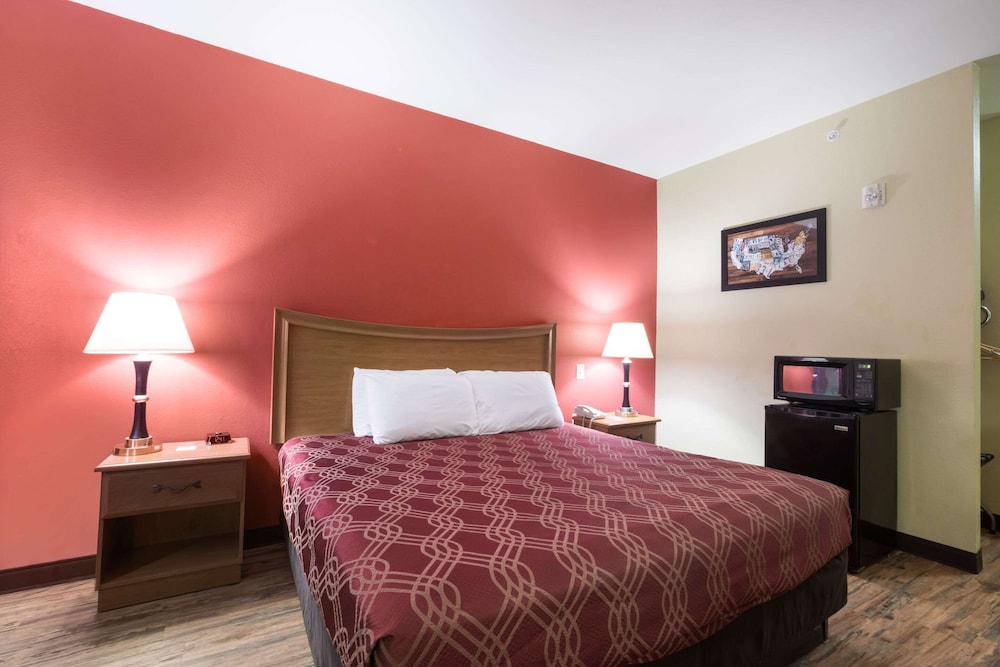 Econo Lodge Inn & Suites Rockmart 20/35