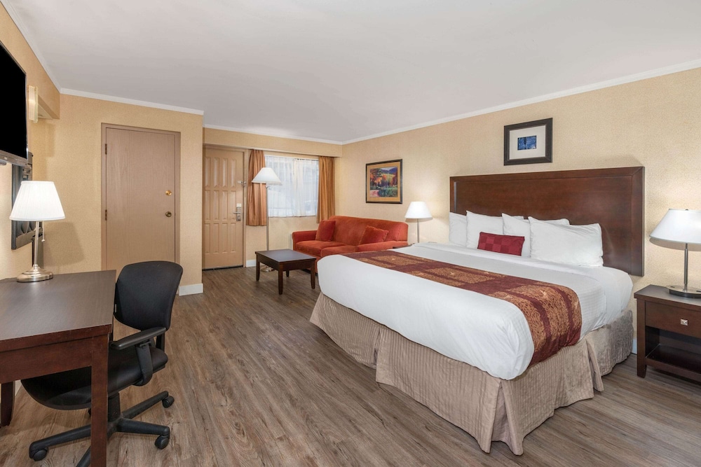 Ramada By Wyndham Coquitlam 13/56