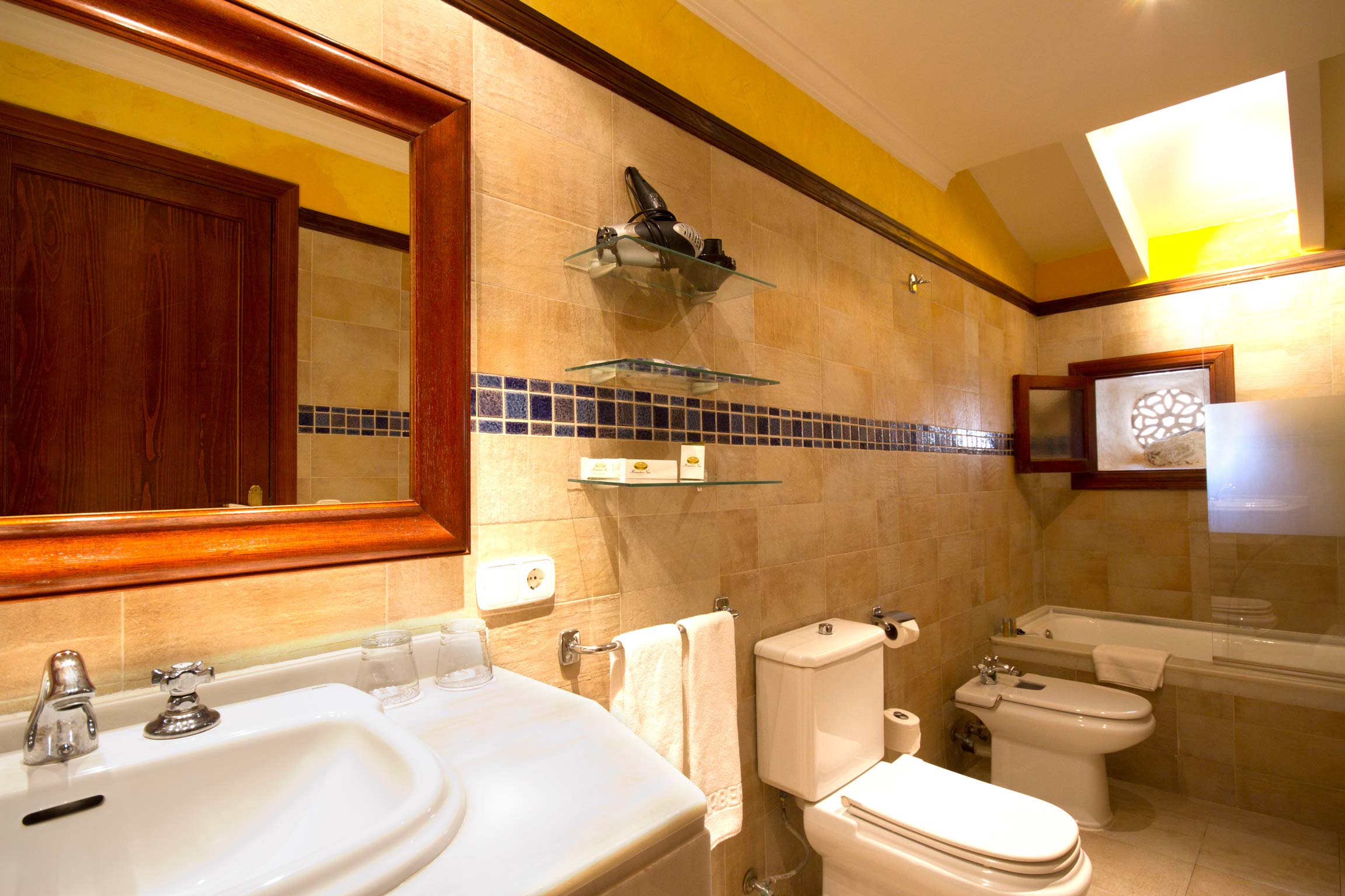 جناح، Monnaber Nou 2/3