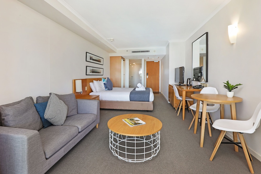 Pelican Waters Resort 42/68