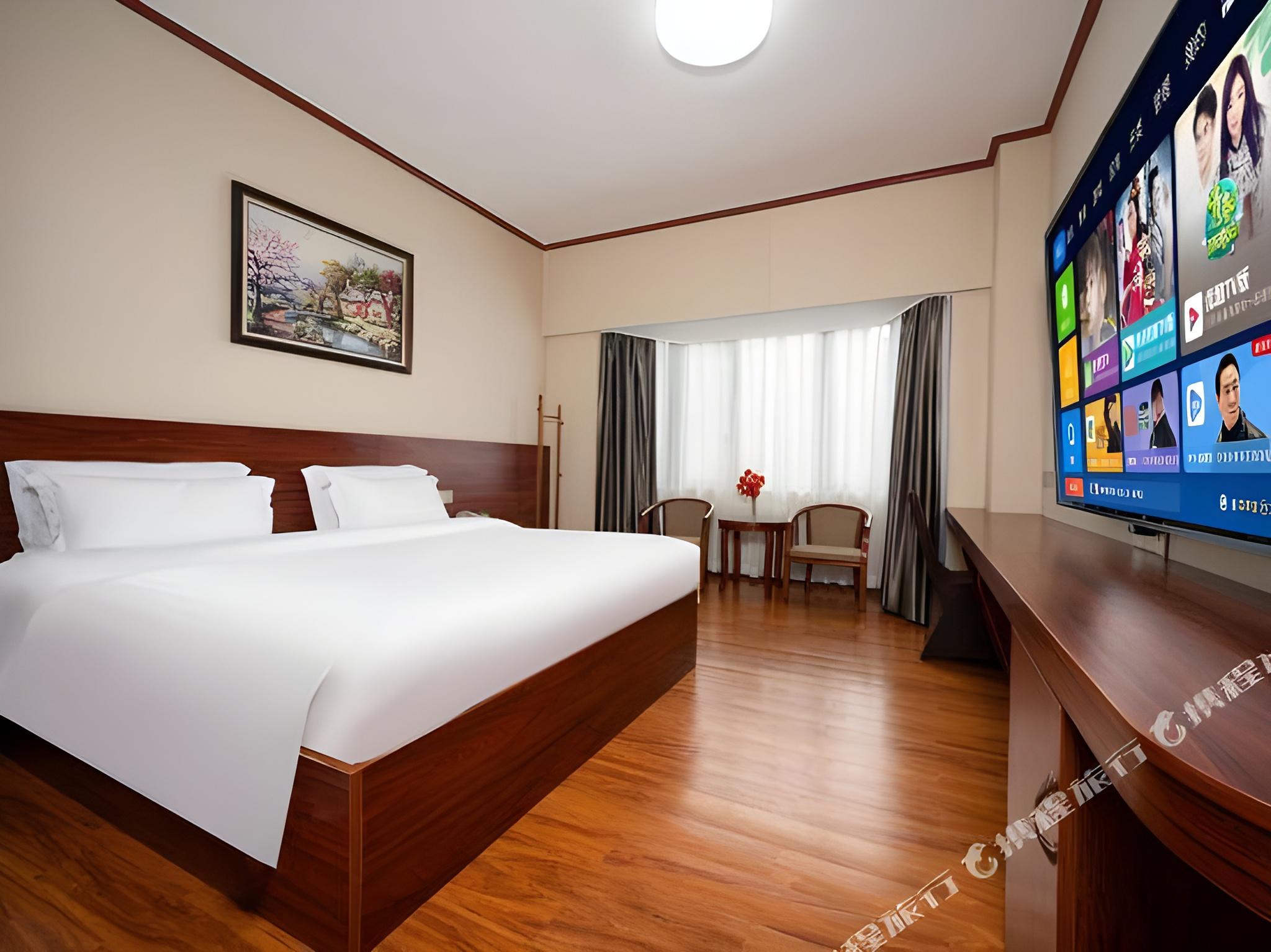 Feature, Queen Bed