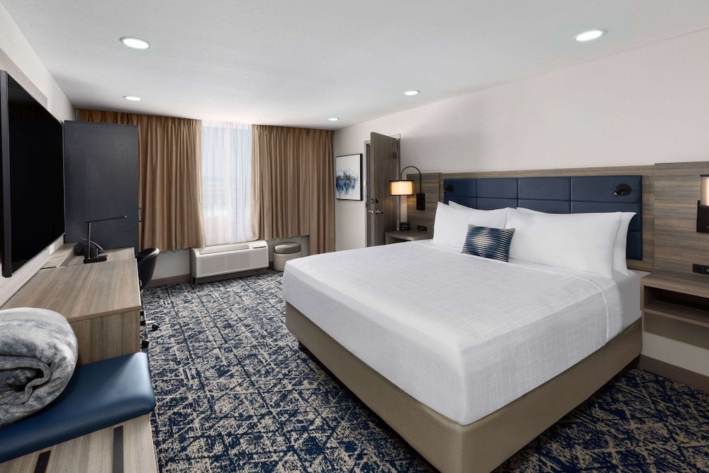 EXECUTIVE, KING BED