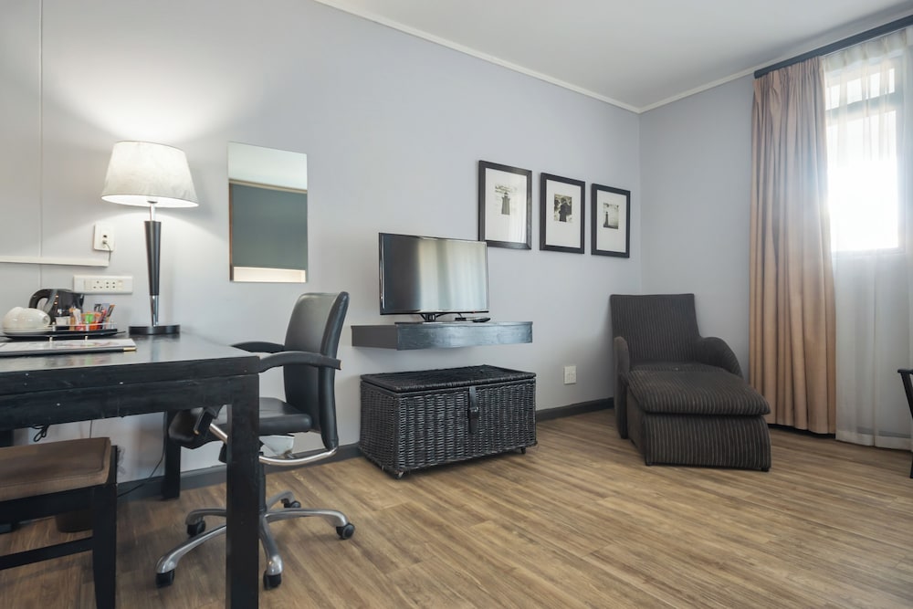 Cape Town City Accommodation the Island Club 58/69