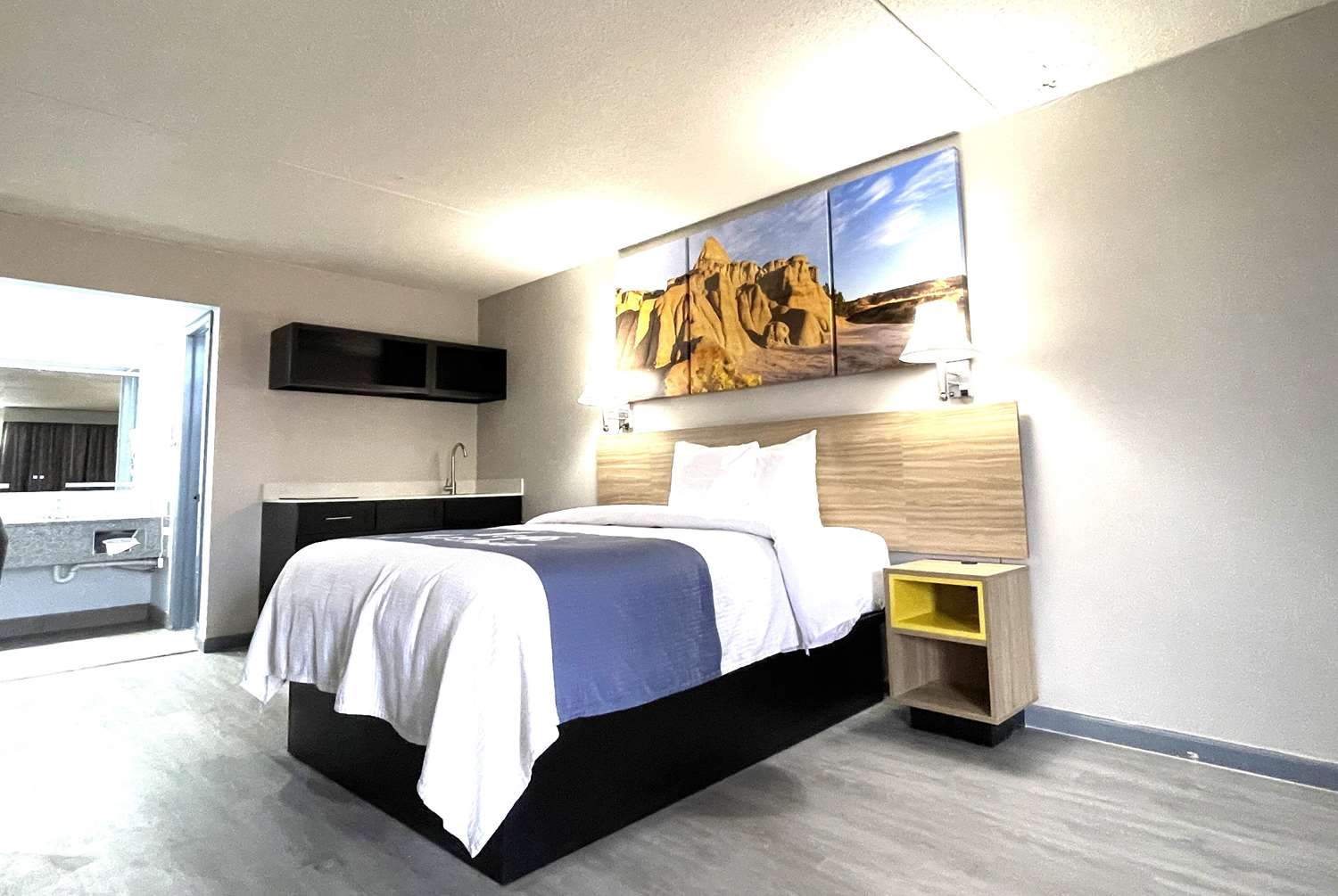 Days Inn by Wyndham Salina South 24/60