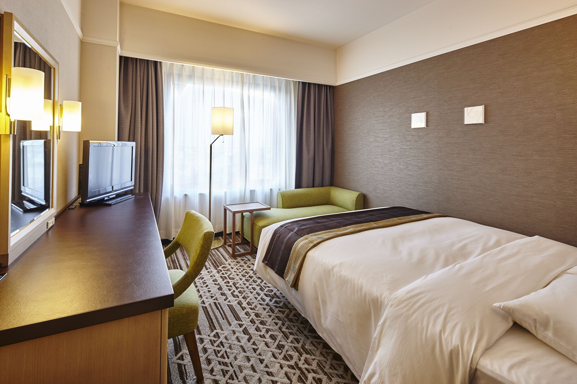 MODERATE, DOUBLE BED