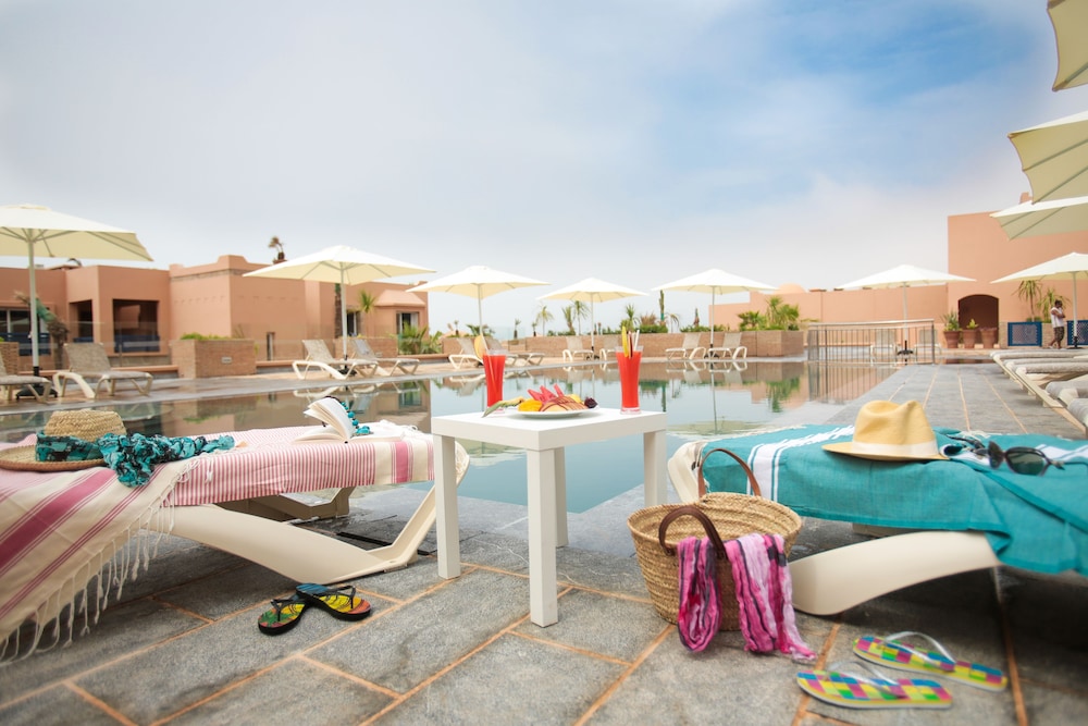 Paradis Plage Surf Yoga Spa Resort 75/83