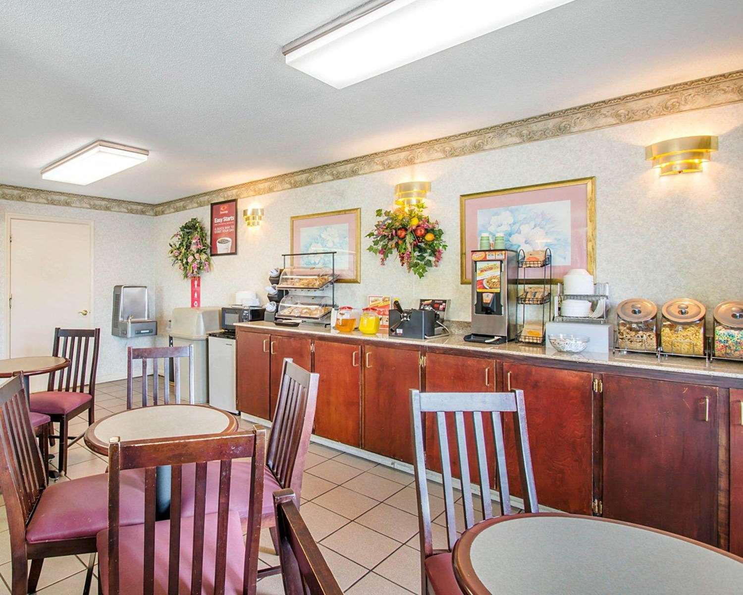 Econo Lodge Troy 24/36