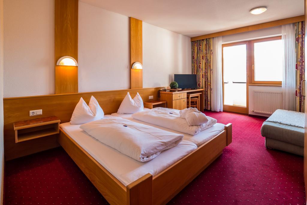 Erlebnishotel Fendels 4/22