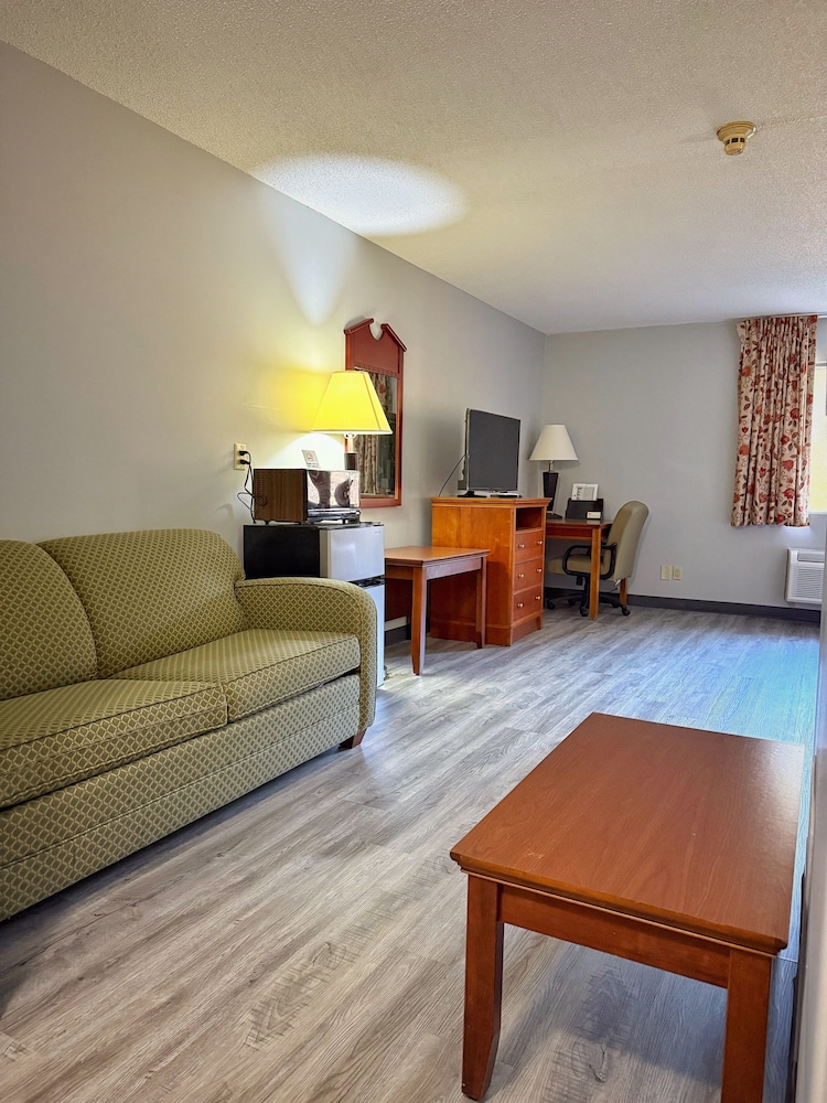 Laketree Inn And Suites Marion 26/34