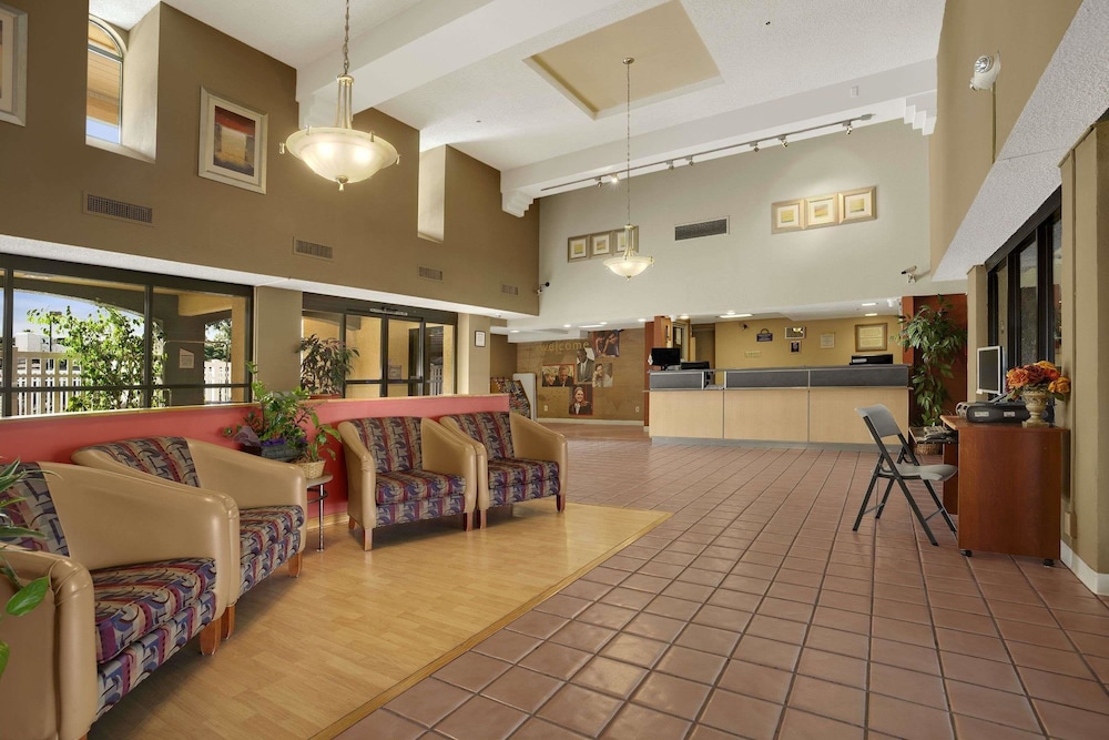 Days Inn by Wyndham Buena Park 28/34