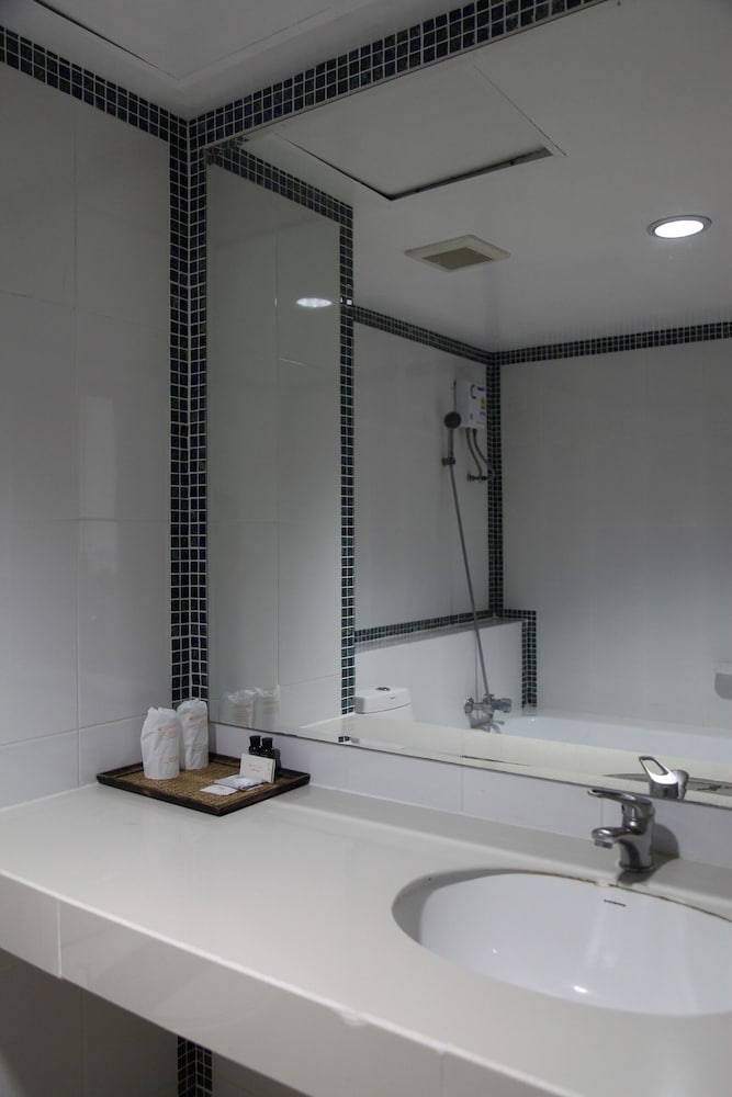 Convenient Grand Plus Hotel Suvarnabhumi 44/44