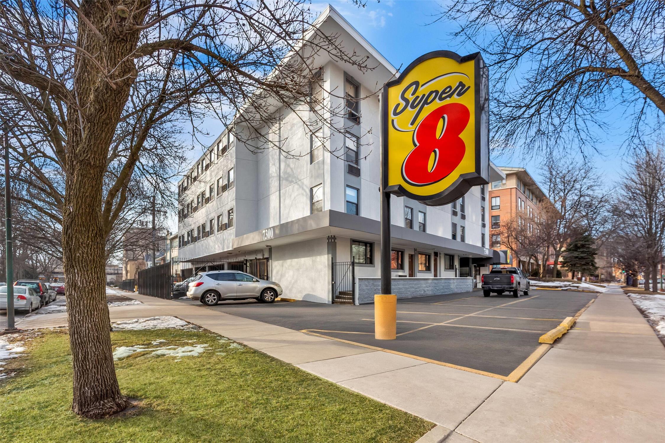 Super 8 By Wyndham Chicago IL 17/25