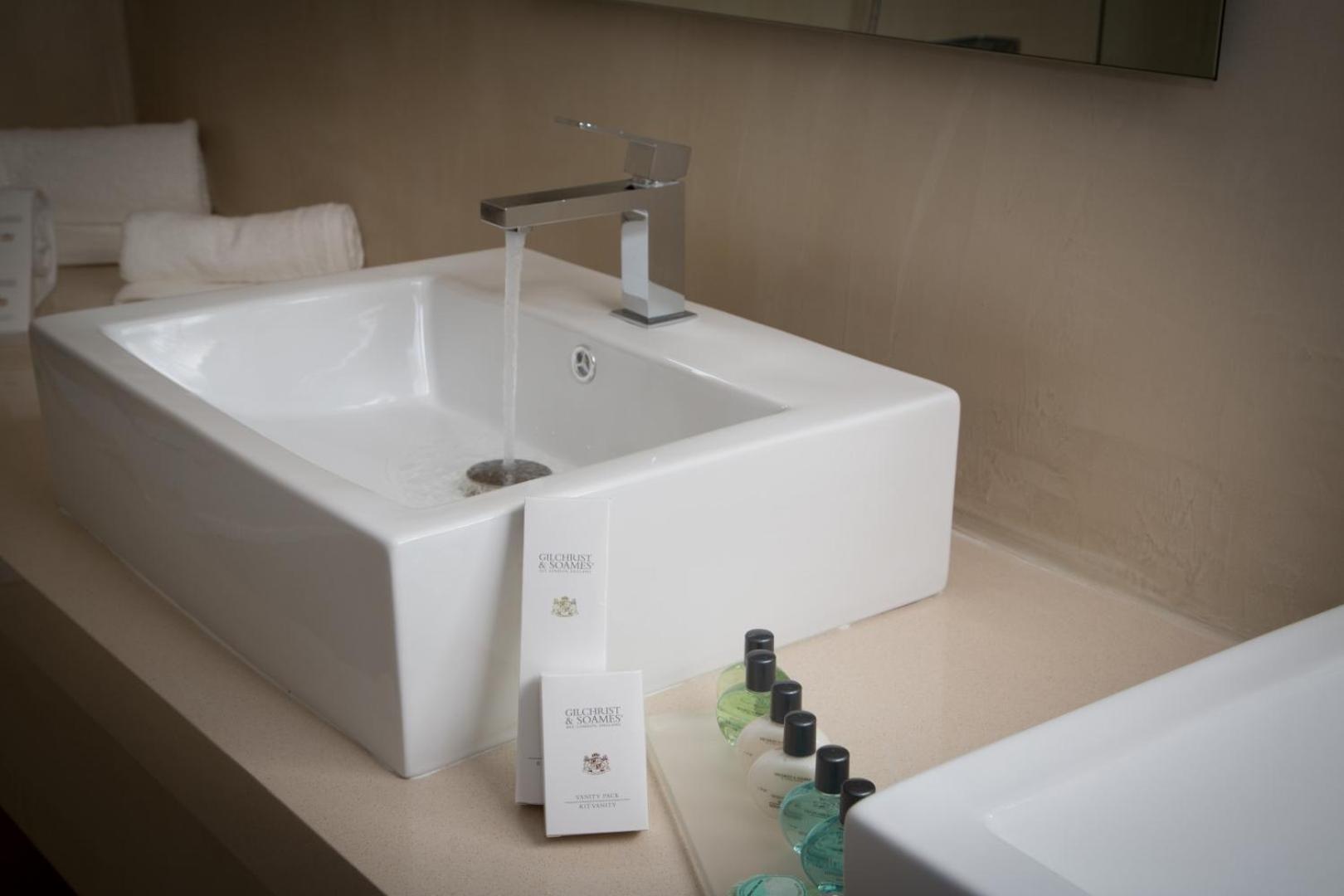 غرفة بسريرين منفصلين بإطلالة على الجبل، Zephyros Hotel 5/5