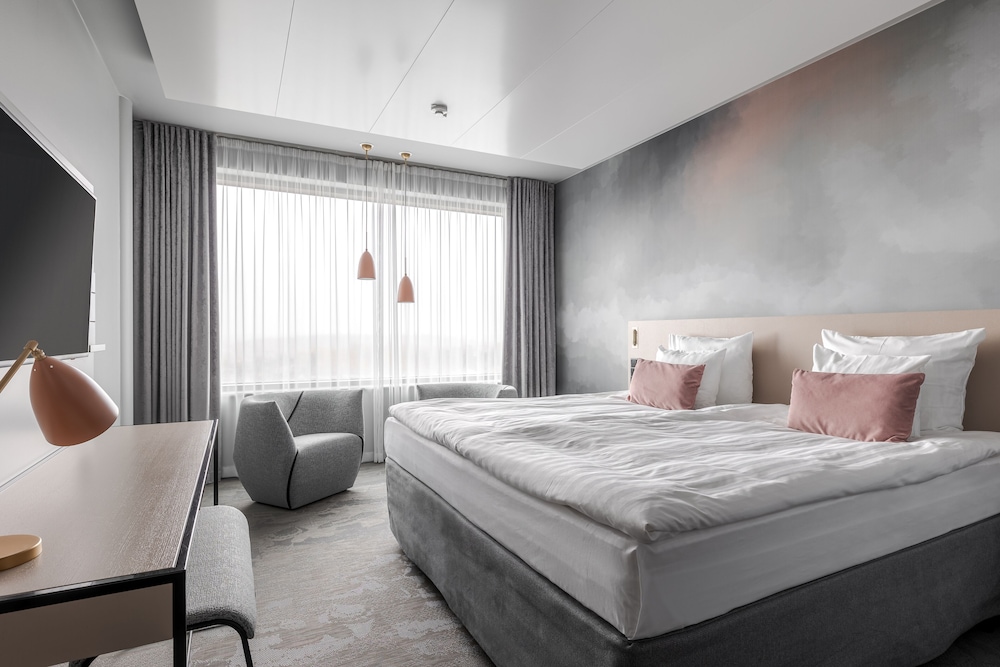 Superior, King Bed, Harbour Wing