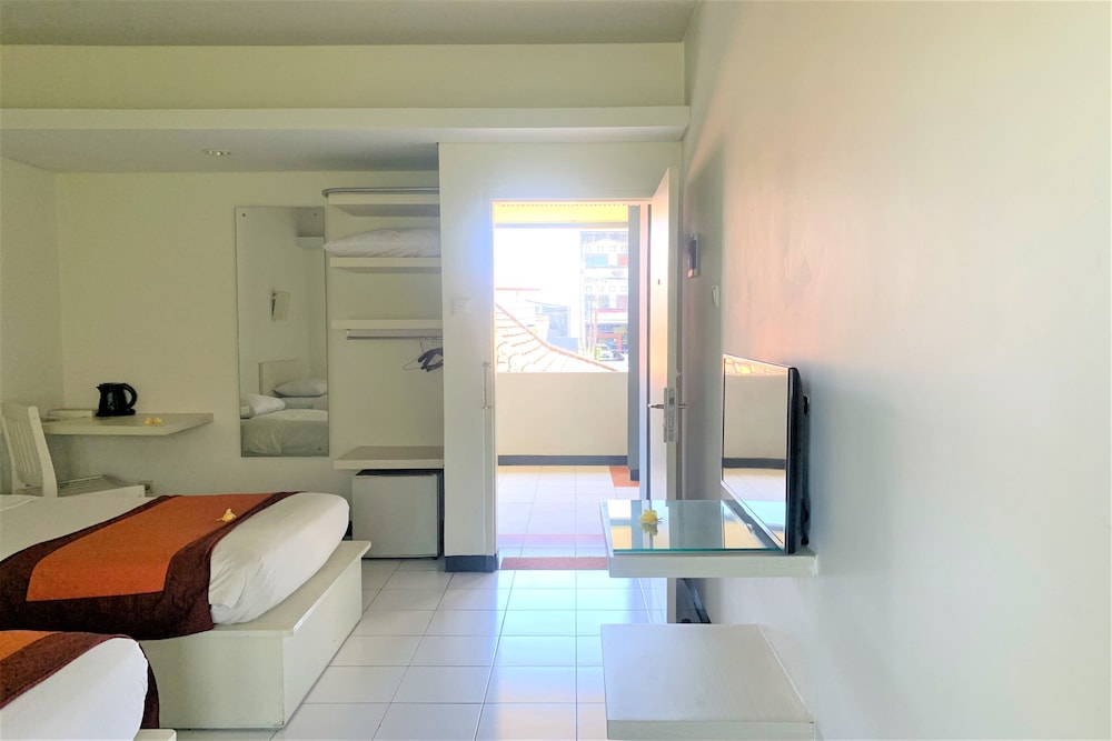 The Yani Hotel 39/57