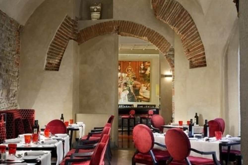 Brunelleschi Hotel Florence 60/72
