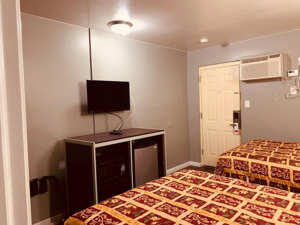 Red Carpet Inn - Norristown 13/34
